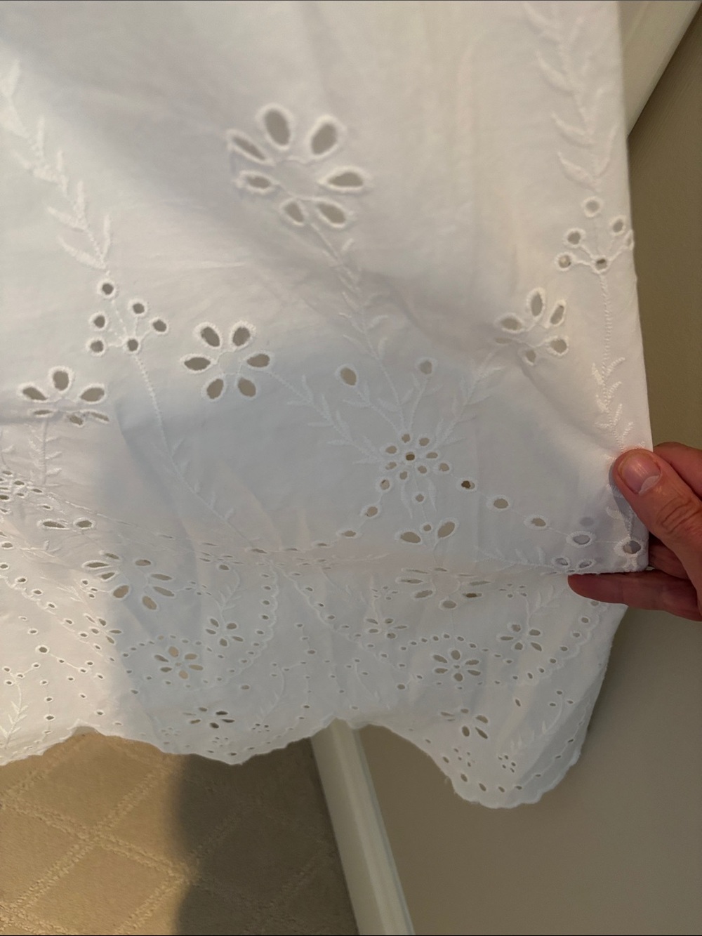 Elie Tahari Eyelet Skirt NWT - Picture 3 of 5